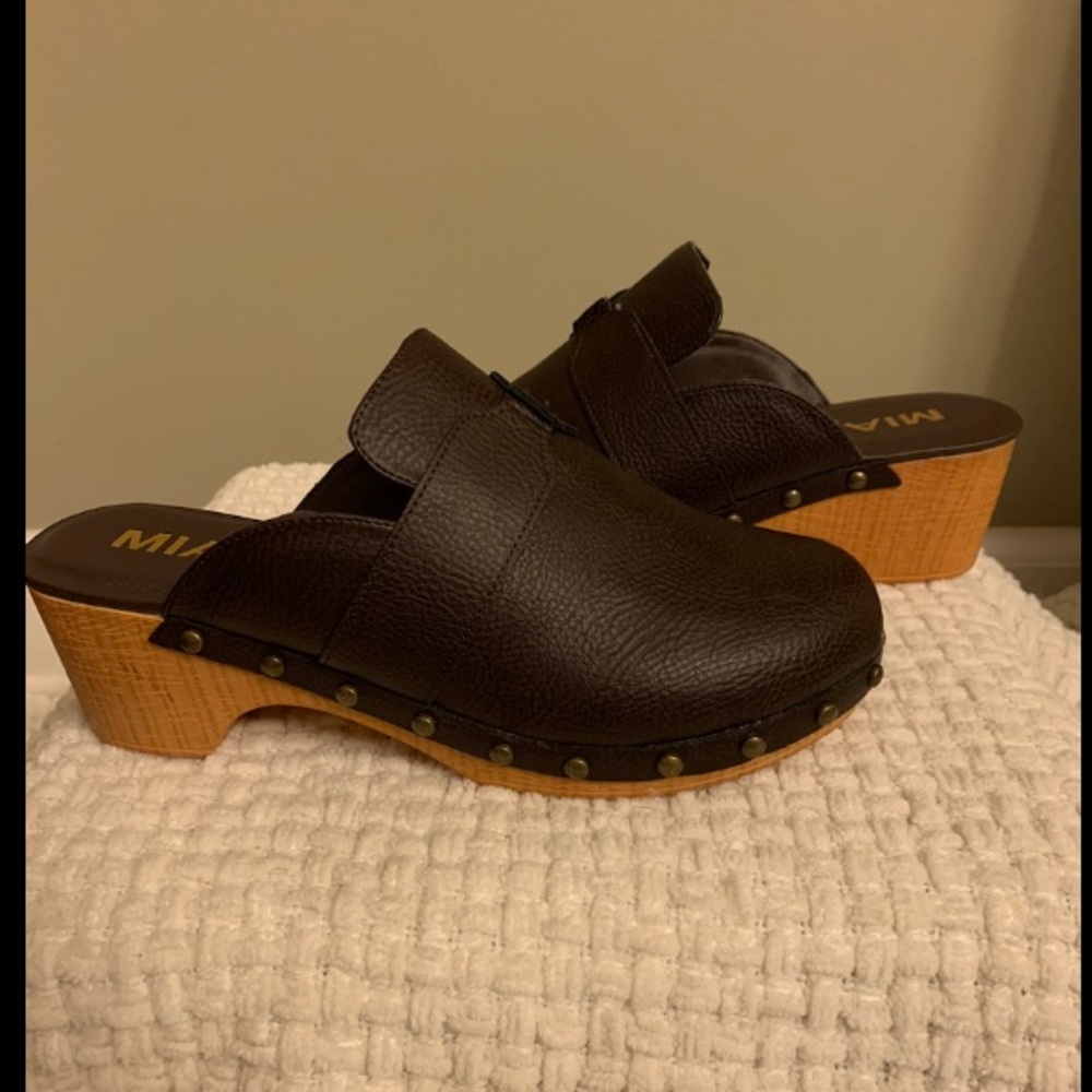 MIA Retro platform clogs